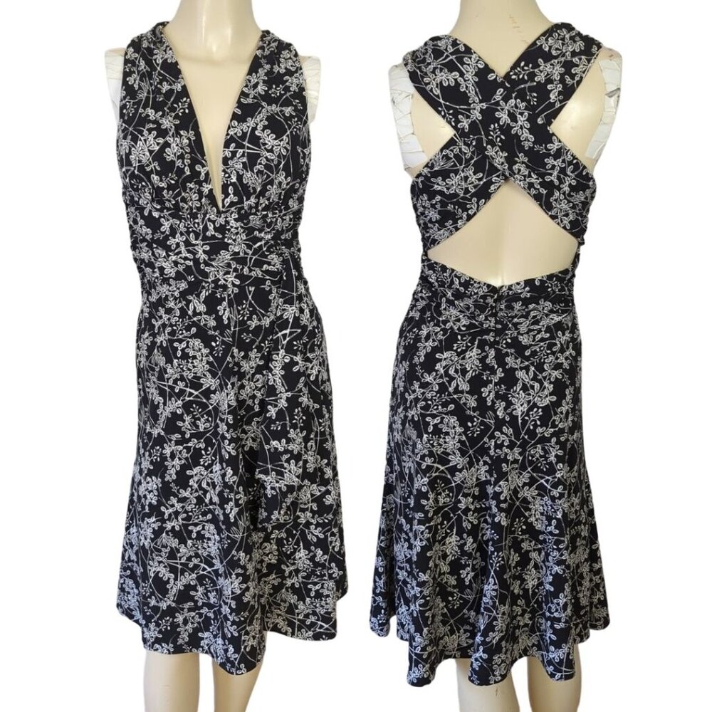 White House Black Market Sz 2 Floral‎ Black White halter style plunge neck